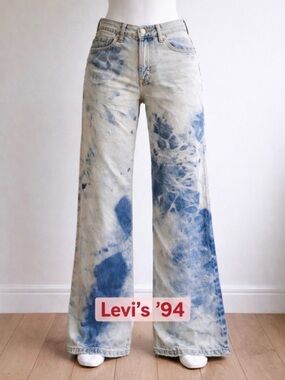 Levi's ‘94 Y2K Bootcut Jeans | Vintage 2000s Relaxed Fit. 
Women W28 L31.
